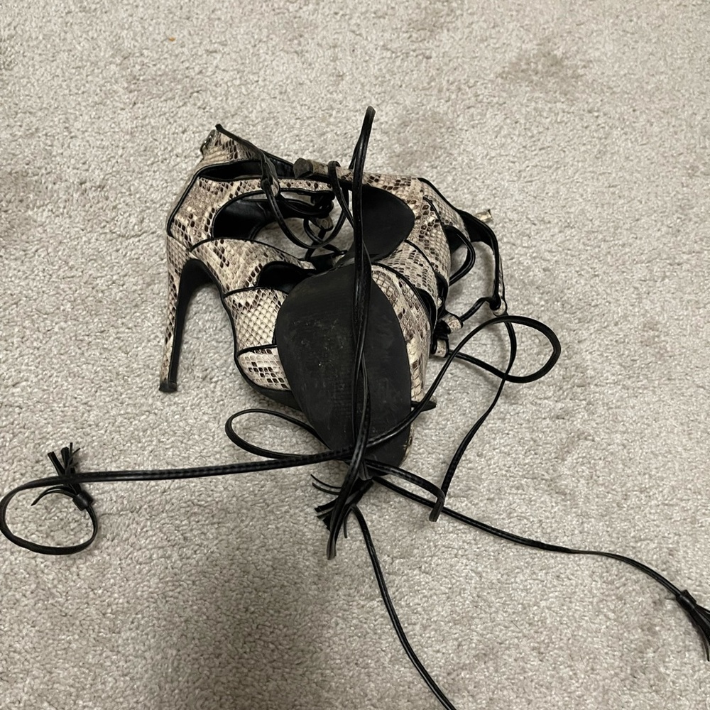 SHOES - Picture 4 of 5
